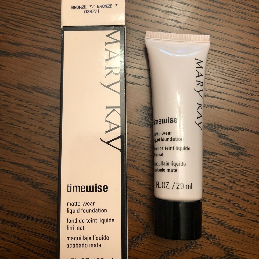 Mary Kay Matte Wear Liquid foundation Bronze 7